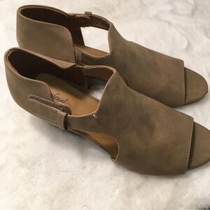 Natural Soul Daya Taupe Open Toe Booties Suede Block Heel Size 11M SB-M